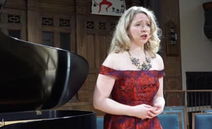 thumbnail from the video of Sarah singing signore, ascolta